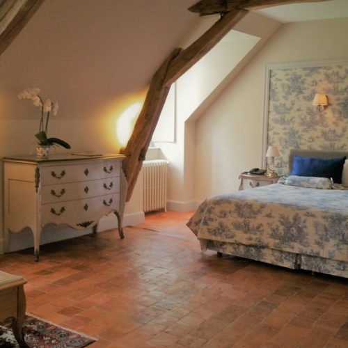 Irancy chambre de luxe Grand chambre très confortable avec belle salle de bain