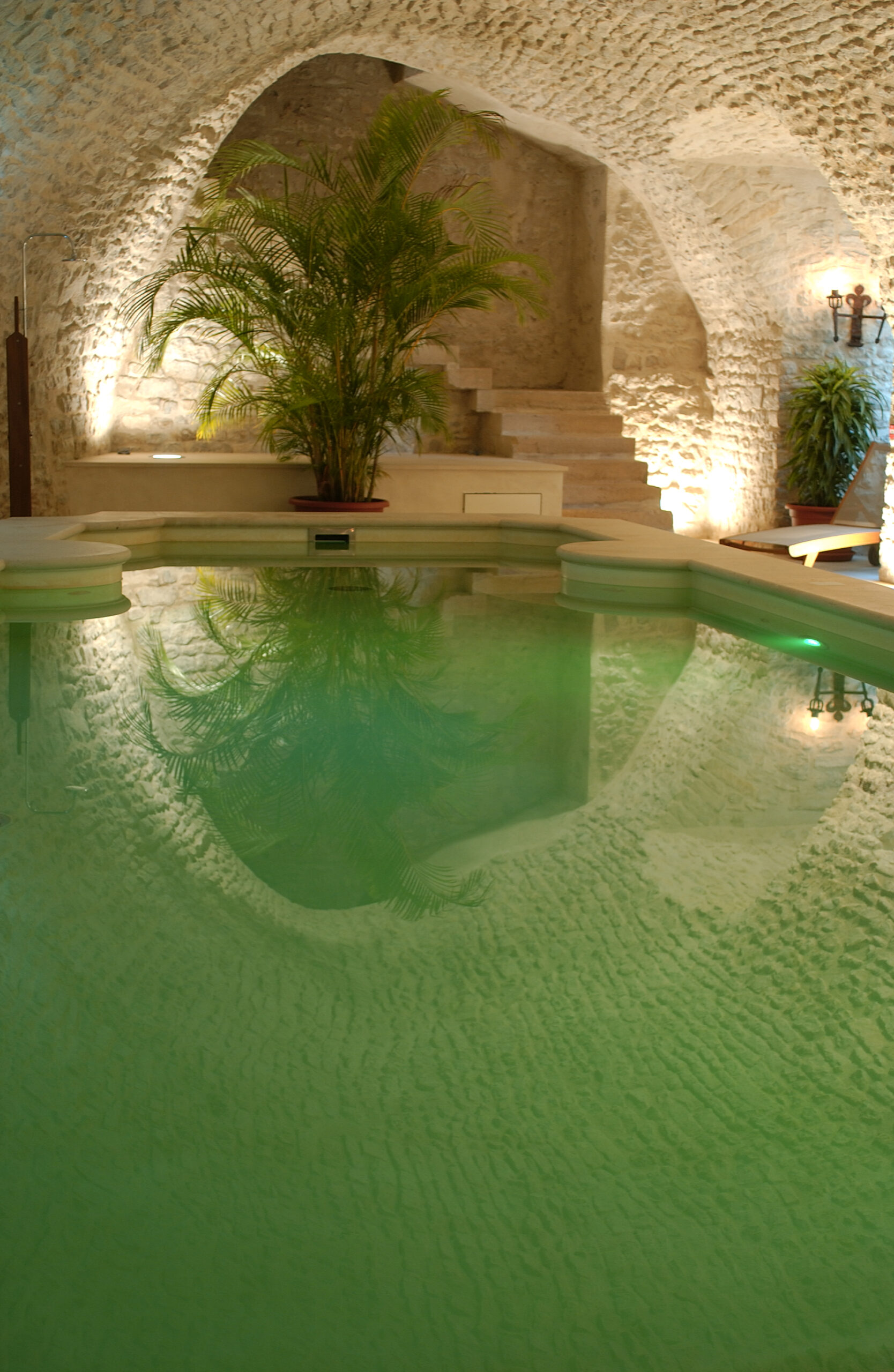 Espace piscine jacuzzi du chateau de vault de lugny