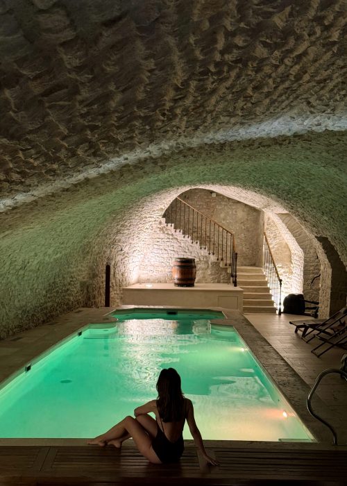 piscine-interieure-chateau-de-vault-de-lugny-bourgogne-luxe